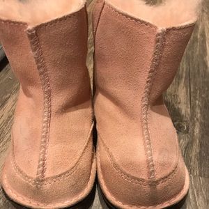 Infant girl UGG boots. Size small (6-12 month)